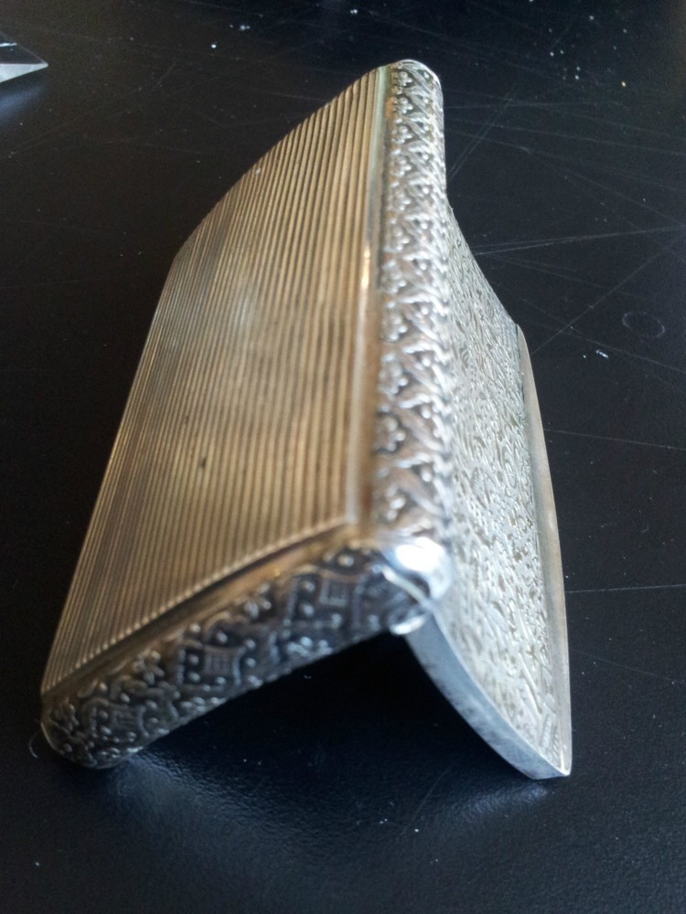 ANTIQUE STERLING SILVER SNUFF BOX