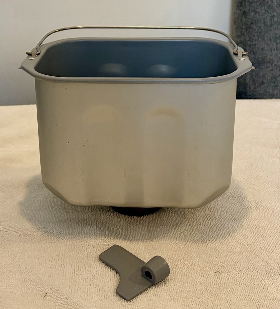 Breadman Bread Maker TR845 Replacement Pan & Paddle ONLY