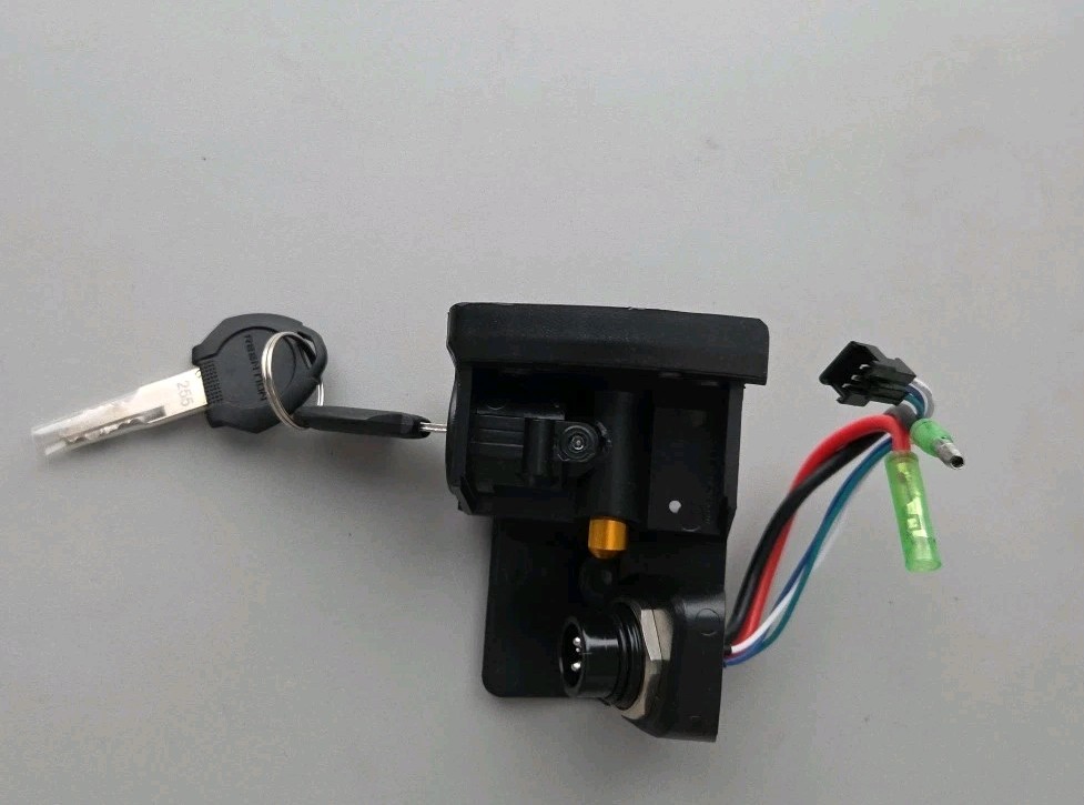 Surface 604 Battery locking mechanism connector 2017-2019