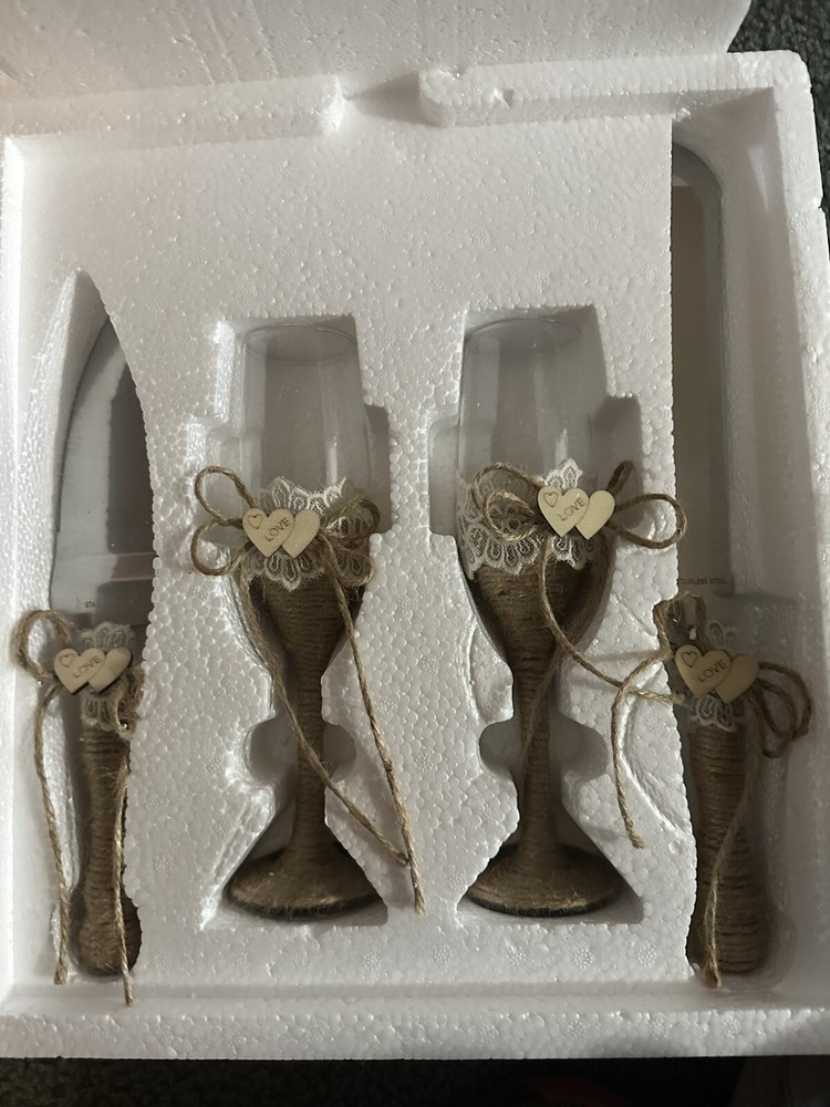 4 Piece Rustic-style Wedding Cake Set