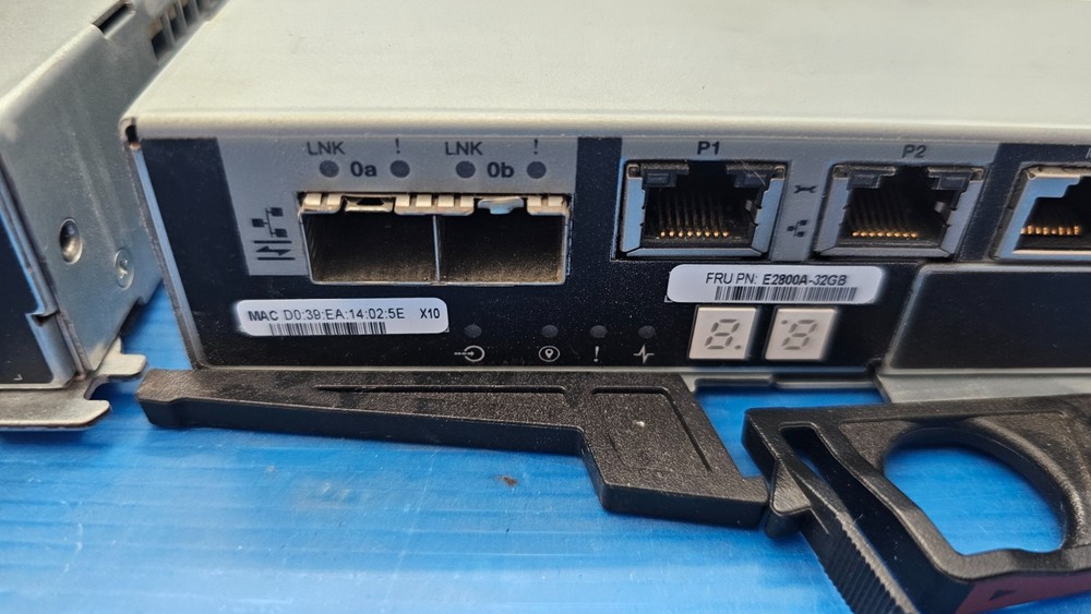 Netapp E2800A-8GB Controller Module 8GB 111-03736+F7 Lot of 2