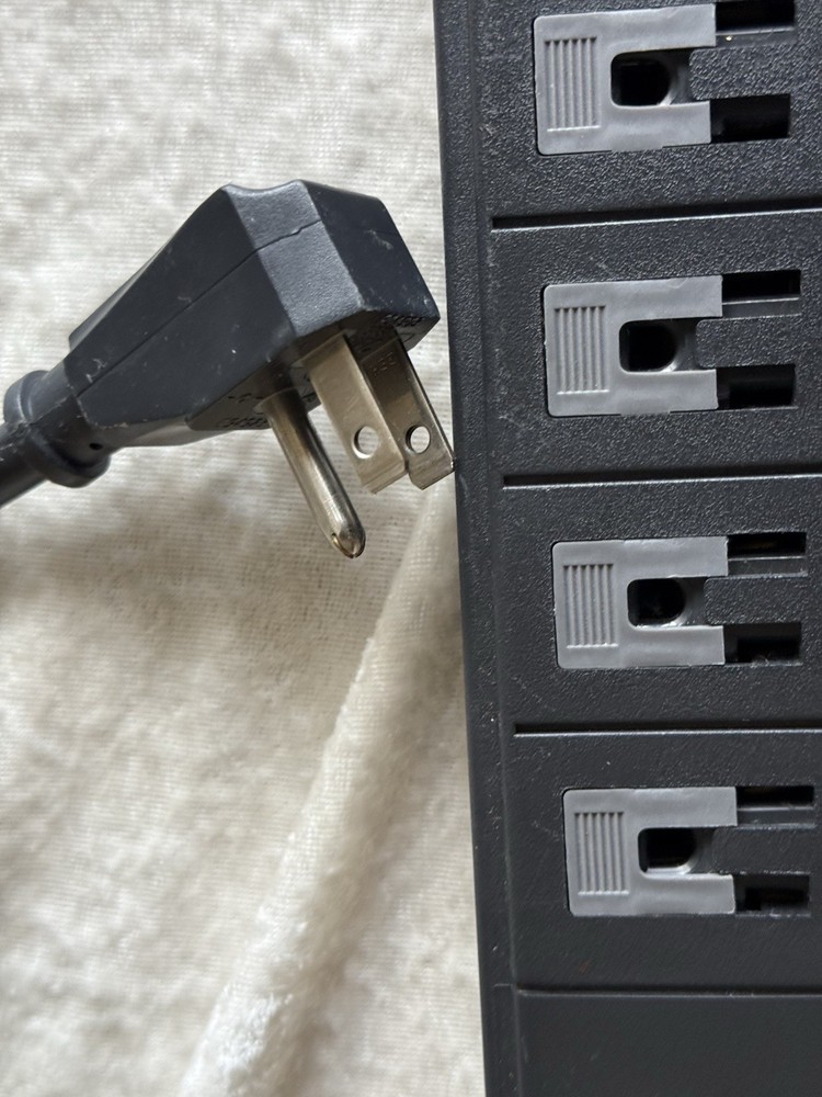 Woods High Performance Computer and Modem Surge Protector (Model #5710).PreOwned