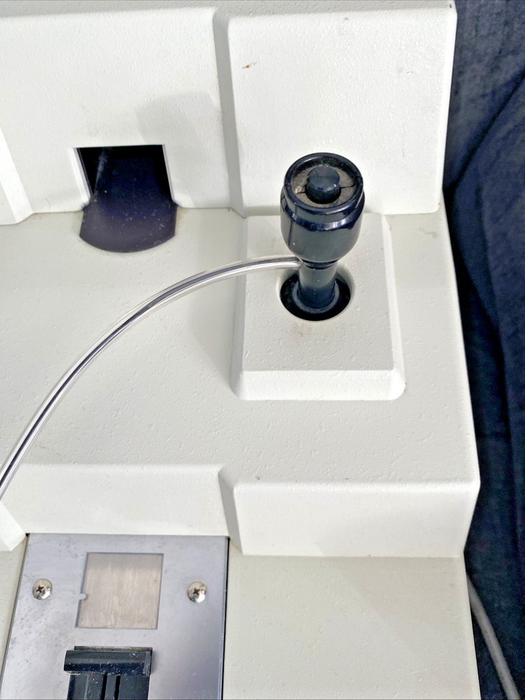 IDEXX Vet Test 8008 Chemistry Analyzer With Diskette the DiskDrive does not work