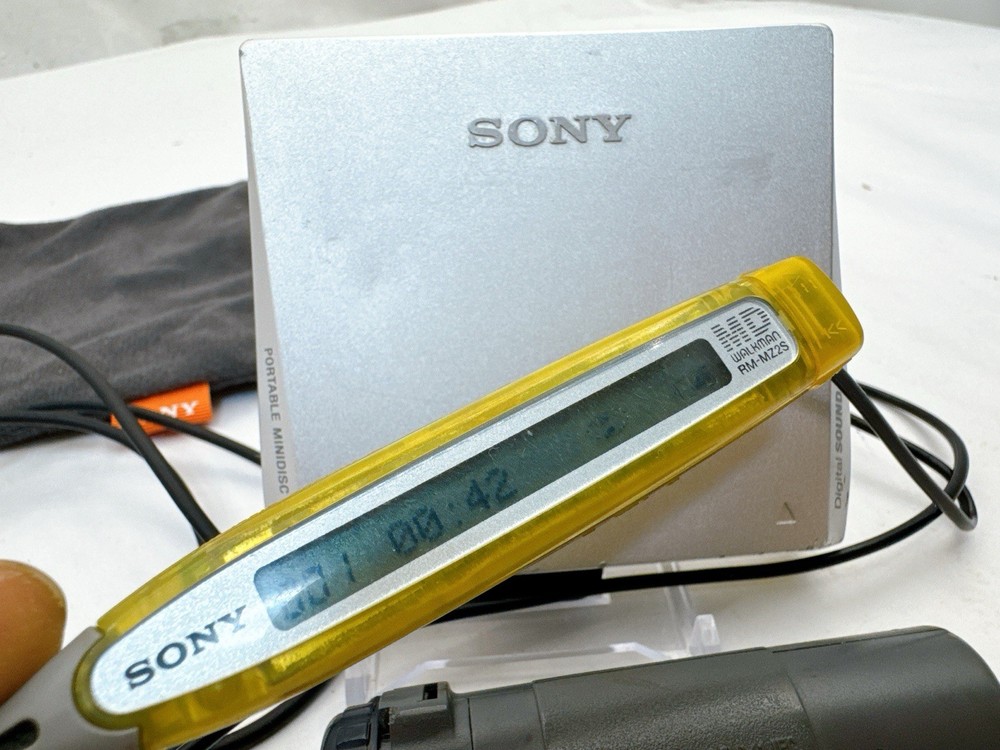 Sony MZ-E75 Walkman MiniDisc MD Player Silver with Remote - Tested & Working