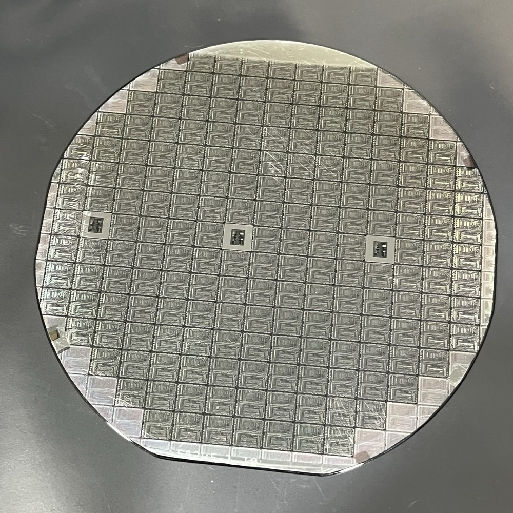 4 Inch Silicon Wafer Silver Hue With Medium-sized Die