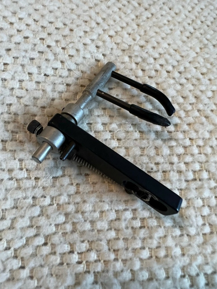 Dual Prong Flipper Rest