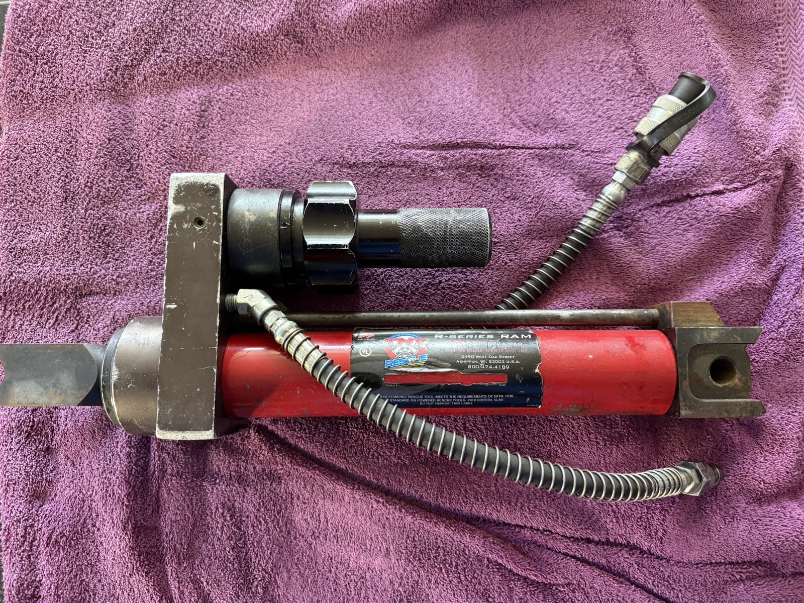 TNT Rescue System Tool R-series Hydraulic Ram Tool 10,500 PSI/724 BAR