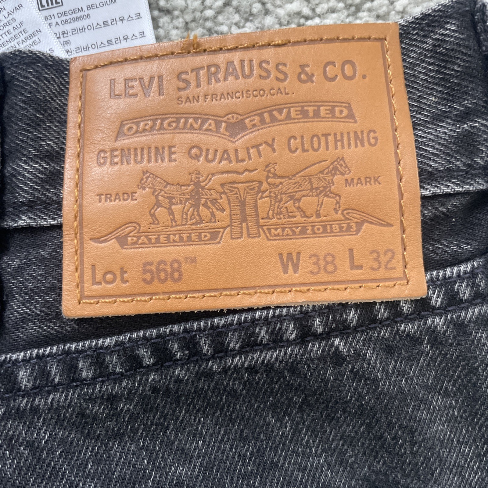 Levi's Premium 568 Loose Cargo Gray Jeans Men’s Tag Size 38x32 Measures 40X32