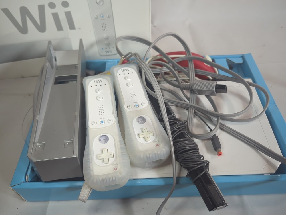 Nintendo Wii Console game system controllers bundle White (With box) Tested B13