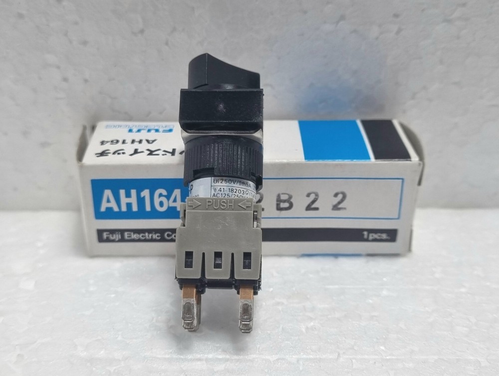 Fuji Electric AH165-P2B22 Selector Switch