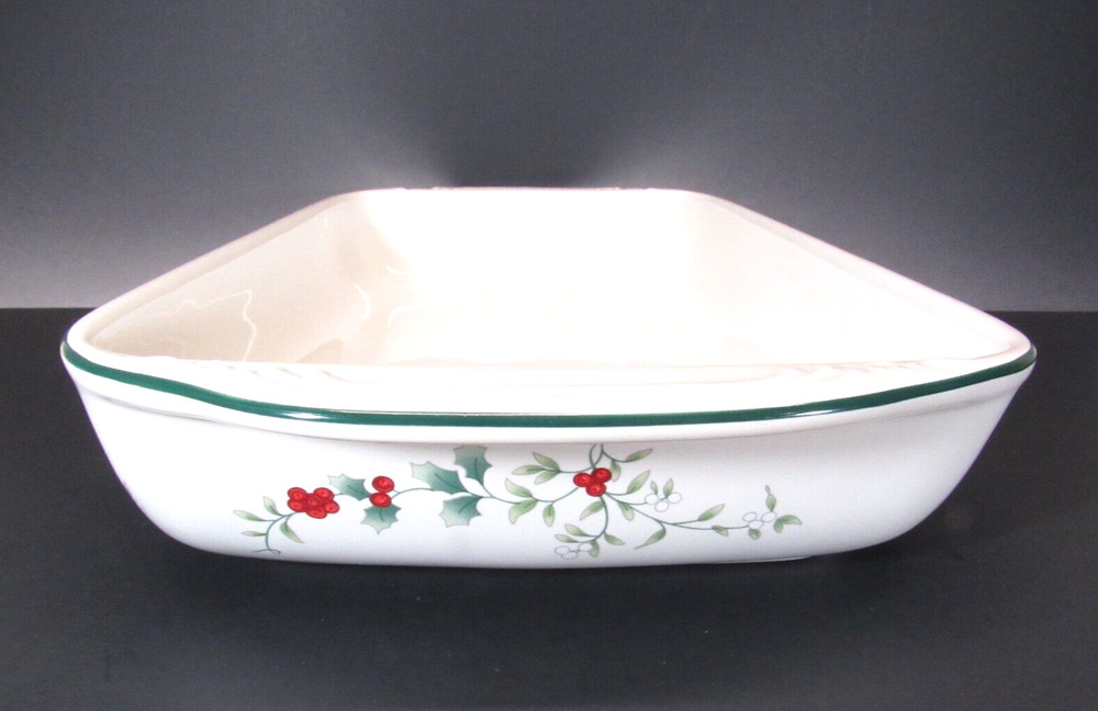 PFALTZGRAFF WINTERBERRY STONEWARE RECTANGULAR 14 INCH BAKER/CASSEROLE