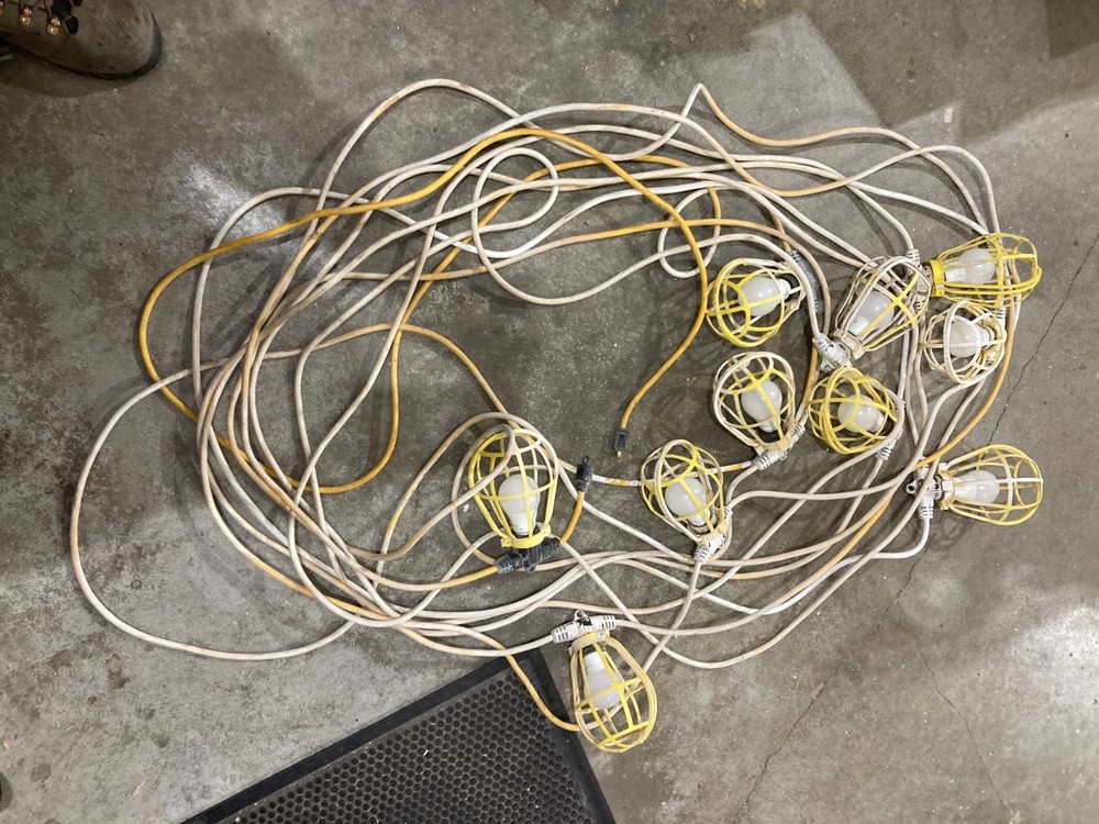Construction Temporary Light String with 10 Fixtures/guards on 10' centers