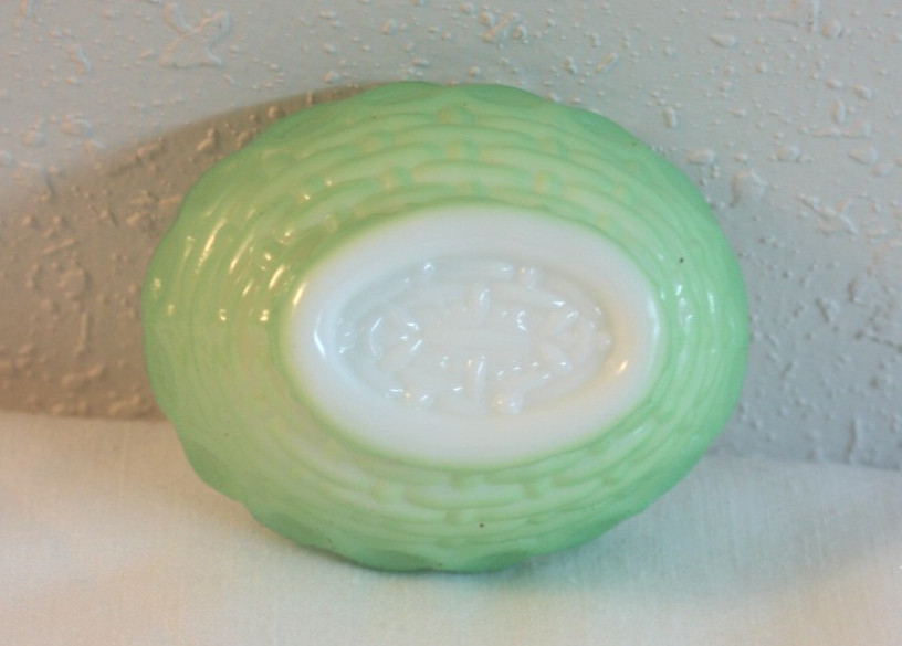 Mini Hen On Nest Salt Cellar - Jadeite