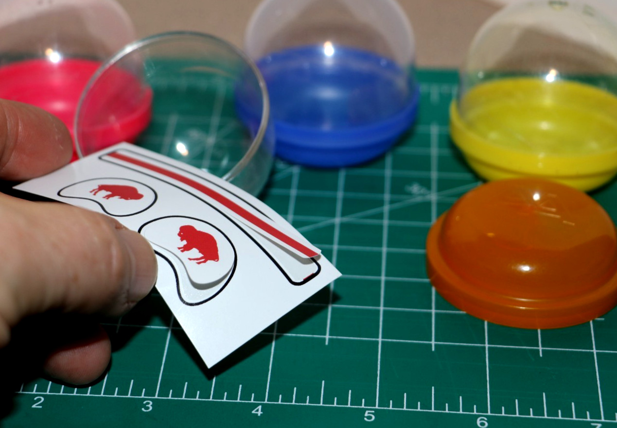 Vintage 1962-64 Buffalo Bills Vending Machine Gumball Football Helmets & Decals