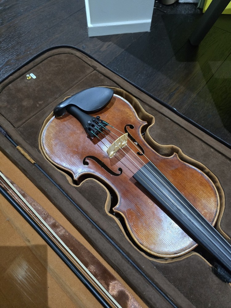 Universal 3/4 Student Violin KUN-Made in Canada