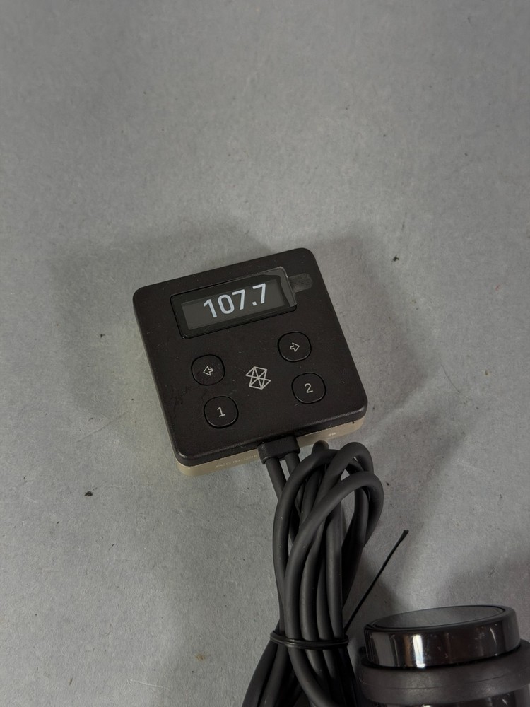 Microsoft Zune Car FM Transmitter Charger Dock Black 30-Pin AUX Adapter