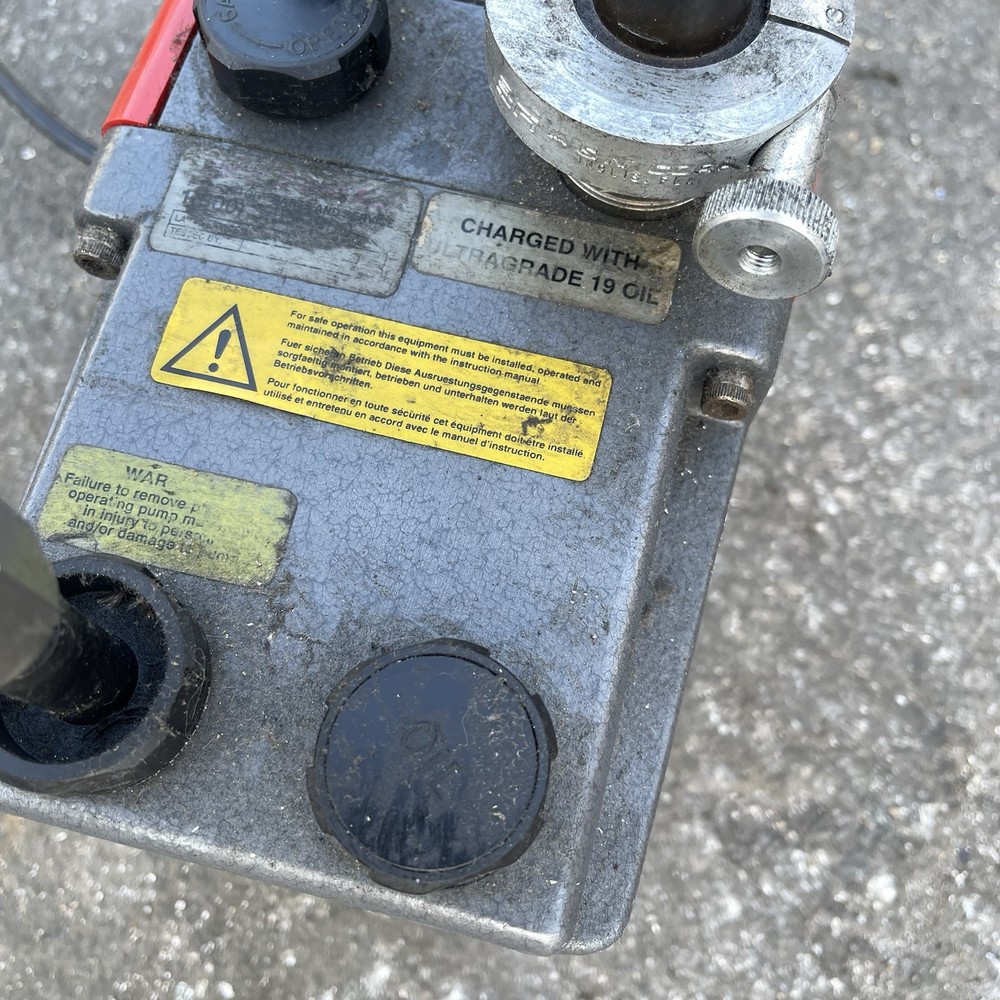 Edwards E2M2 Vacuum Pump