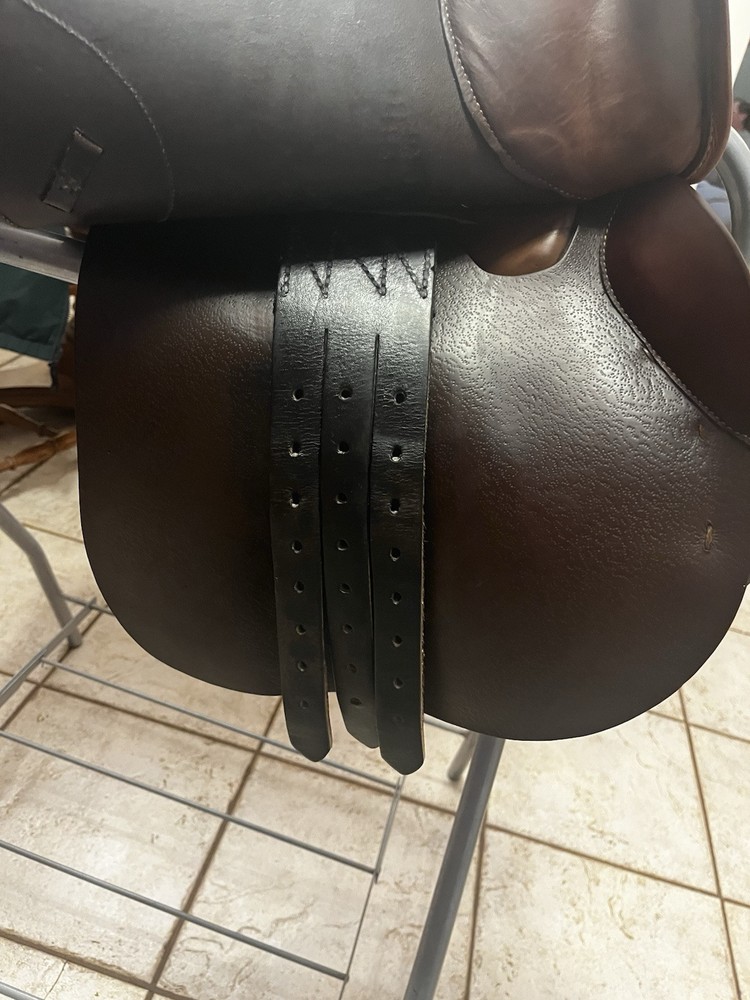 BEVAL SADDLE - 17” - MEDIUM TREE - TREE AND LEATHER IN PERFECT CONDITION!