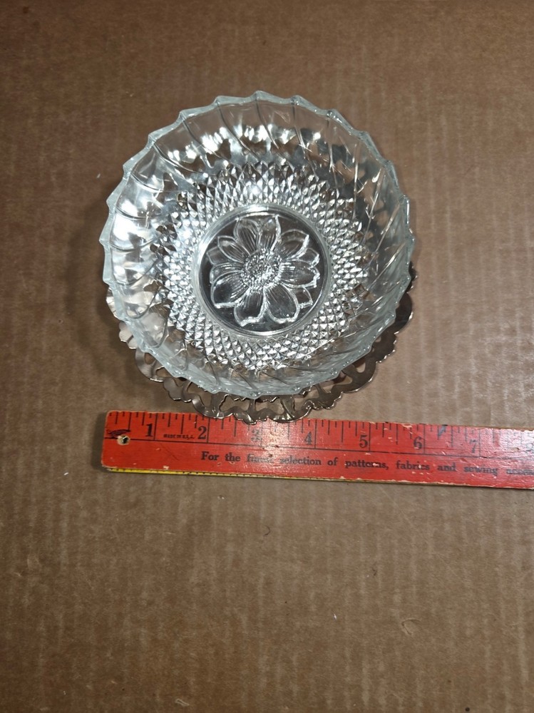 Bowl Sauce Silver Plated with Spoon World Showcase Gift Collection