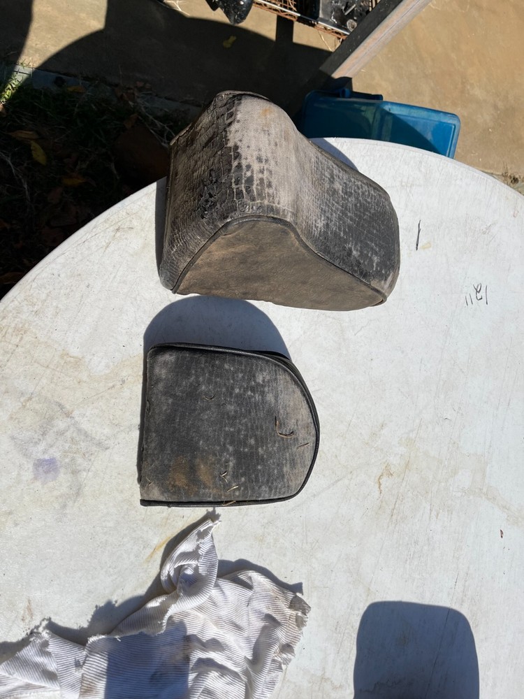 P pad on back rest for saddle seat