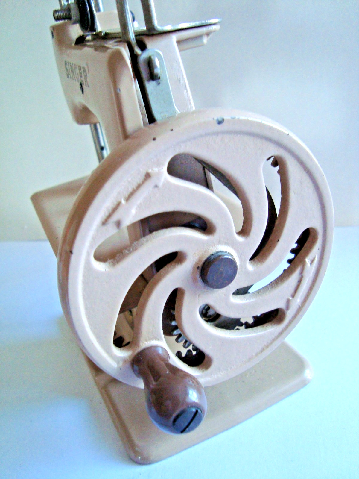 Vintage Singer Sewhandy Model 20 Sewing Machine Child's Toy ~ Hand Crank Metal