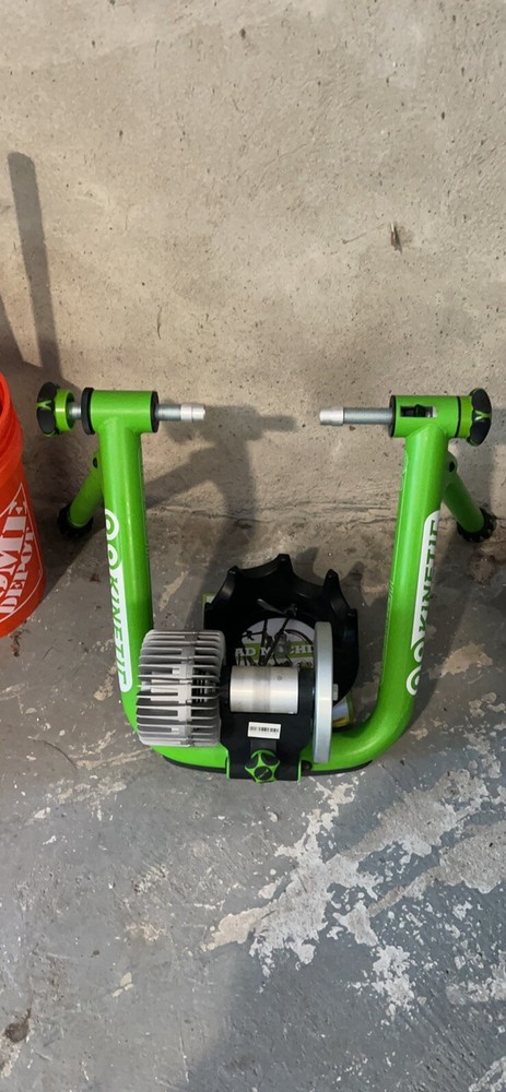 Kinetic Fluid Trainer Road Machine