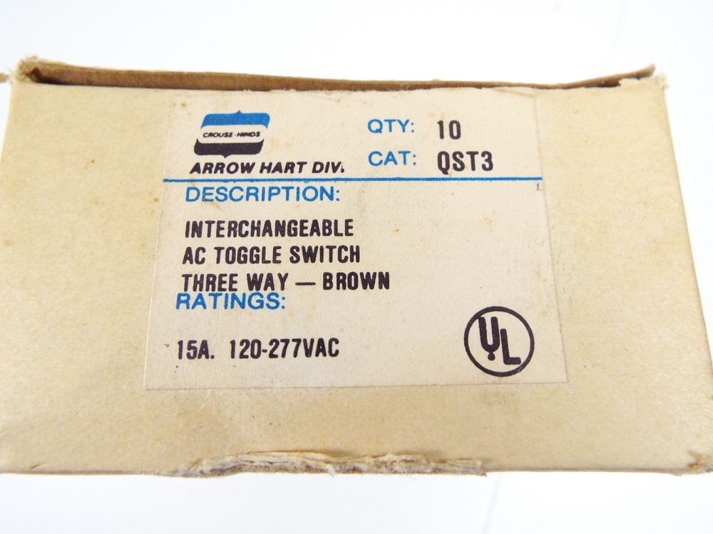 Brown CROUSE-HINES QST3 AC Three-Way Toggle Switch