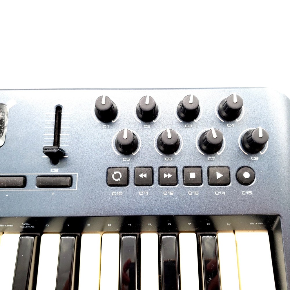 M-Audio Oxygen 25 Key 3rd Gen MIDI Controller Keyboard Complete