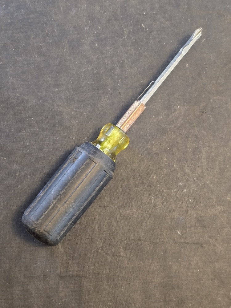 A & L  Hold-E-Zee PHILLIPS SCREWDRIVER Black And Yellow READ