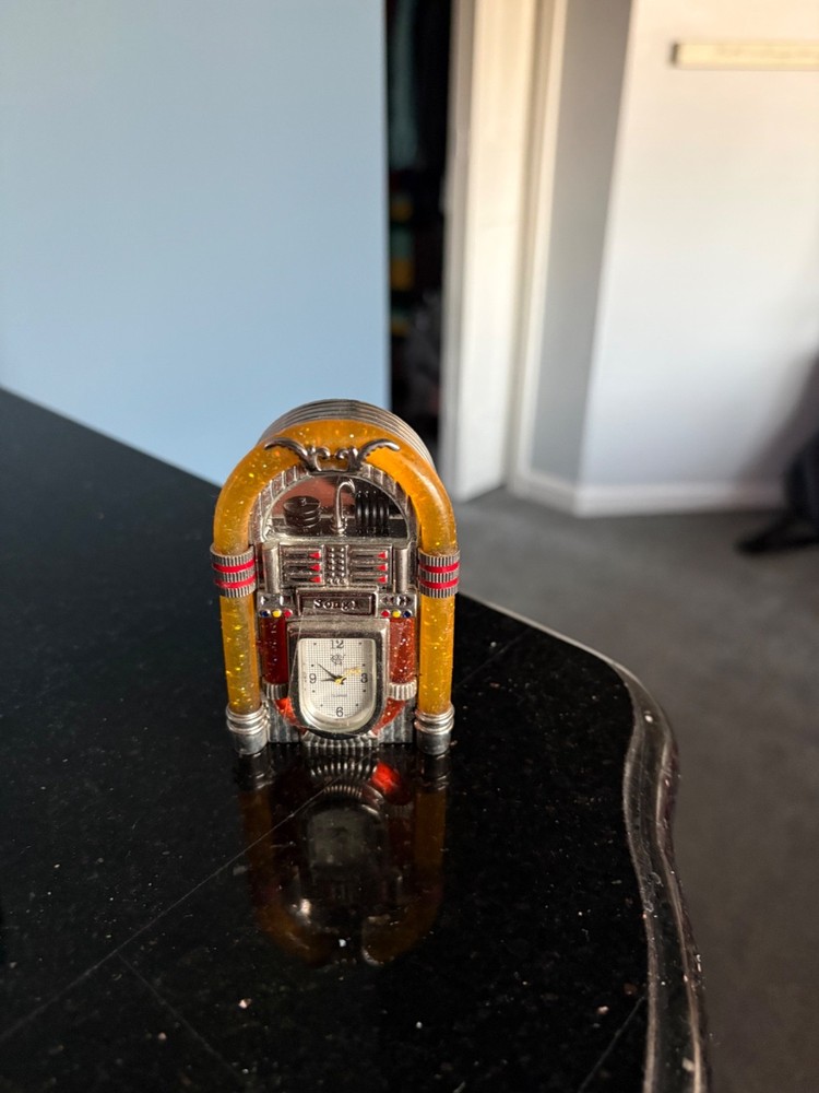jukebox clock miniature 3.25” high by 2” wide