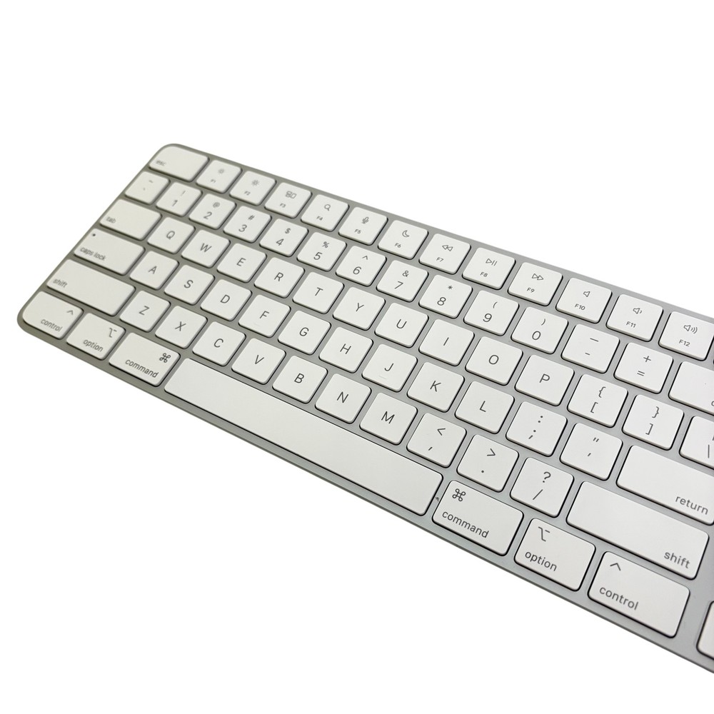 Apple A2520 EMC 3957 Wireless Bluetooth Magic Keyboard