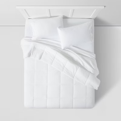 Full/Queen All Season Comforter Insert White - Room Essentials
