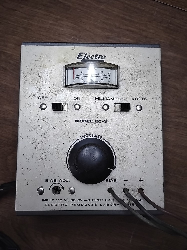 Electro Model EC-3 VTG !Turns On Untested