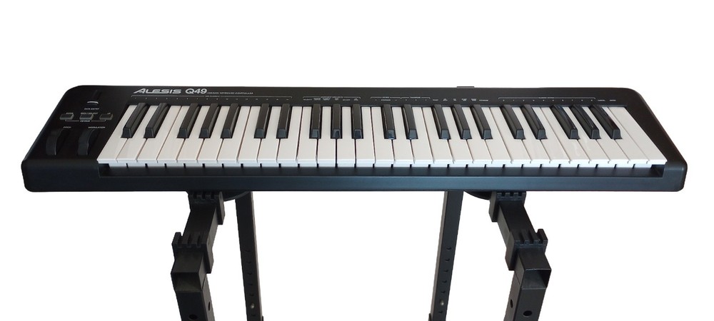 Alesis Q49 USB MIDI Keyboard Controller - 49 Keys - Original Box & Extras