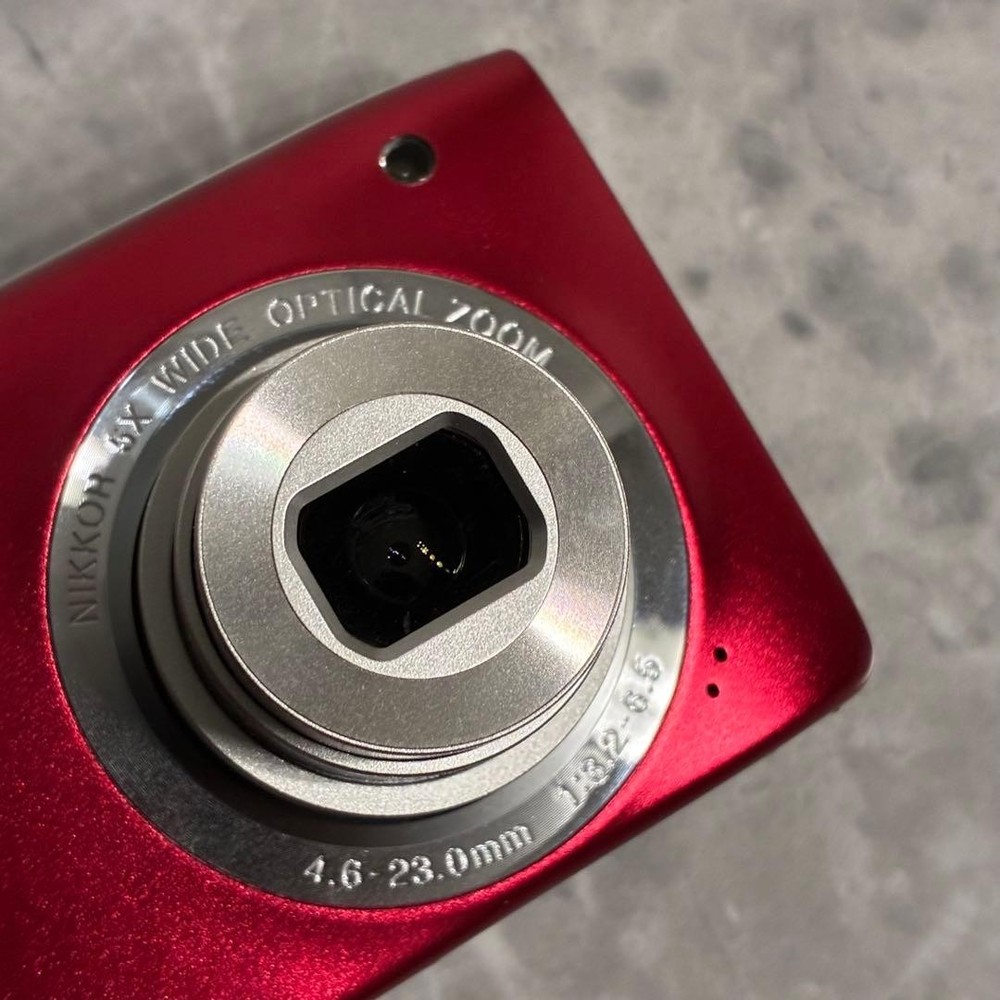 Nikon Coolpix S2900 Red Compact Digital Camera Excellent Condition