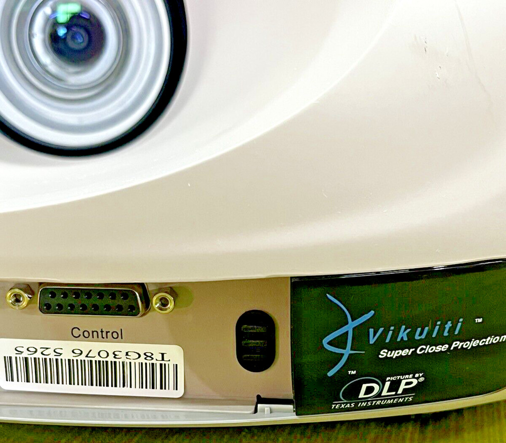 3M Projector Model: SCP712