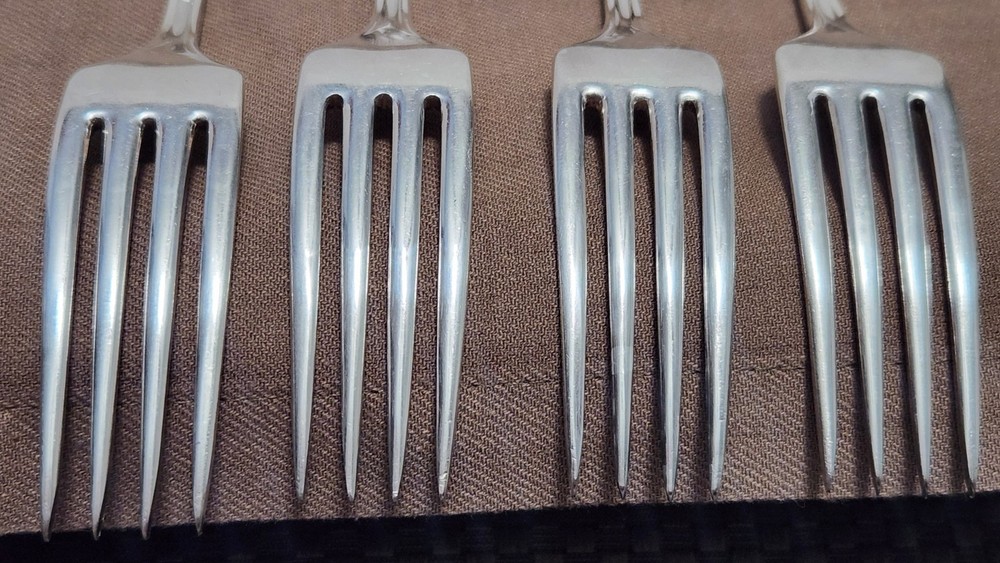 Community Adam Pattern Silverplate Used Dinner Knives (2) and Dinner Forks (4)