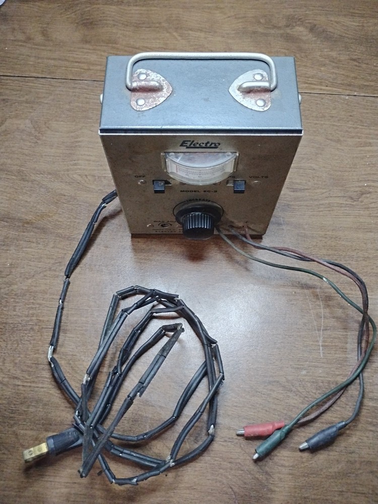 Electro Model EC-3 VTG !Turns On Untested