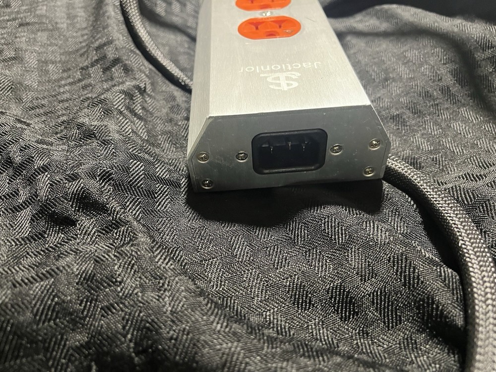 Silver Jactionlor AC Power Distributor 4 Outlet