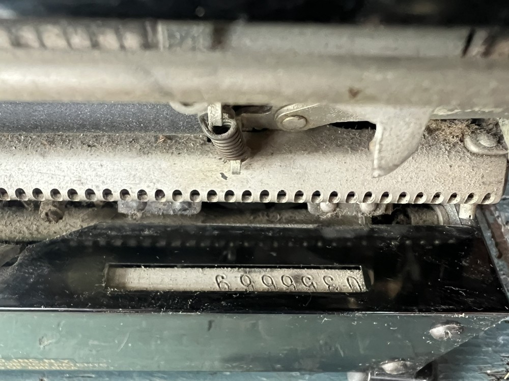 ANTIQUE 1930’s ROYAL TYPEWRITER