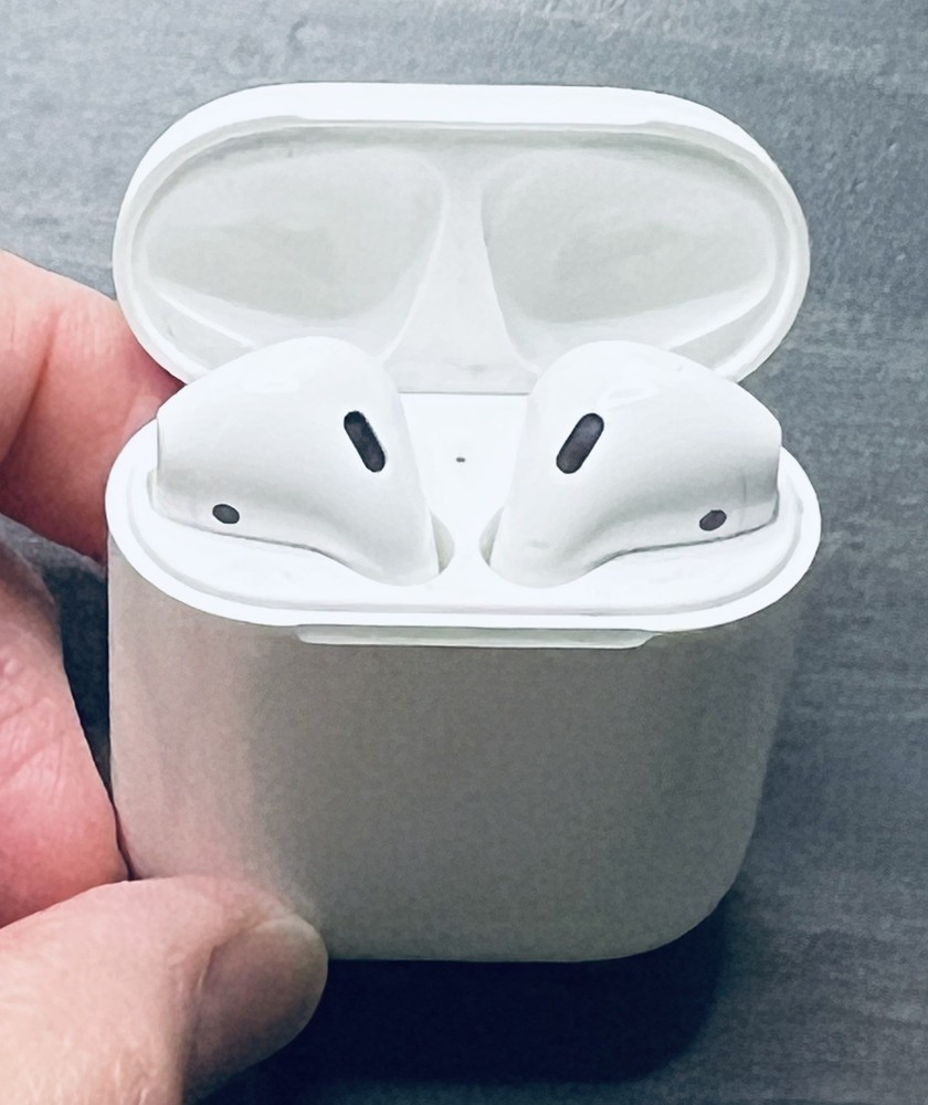 Apple AirPods 1st Gen Model: A1602