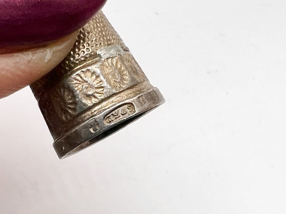 VINTAGE SOLID STERLING SILVER OLD SEWING THIMBLE DAISY FLOWERS