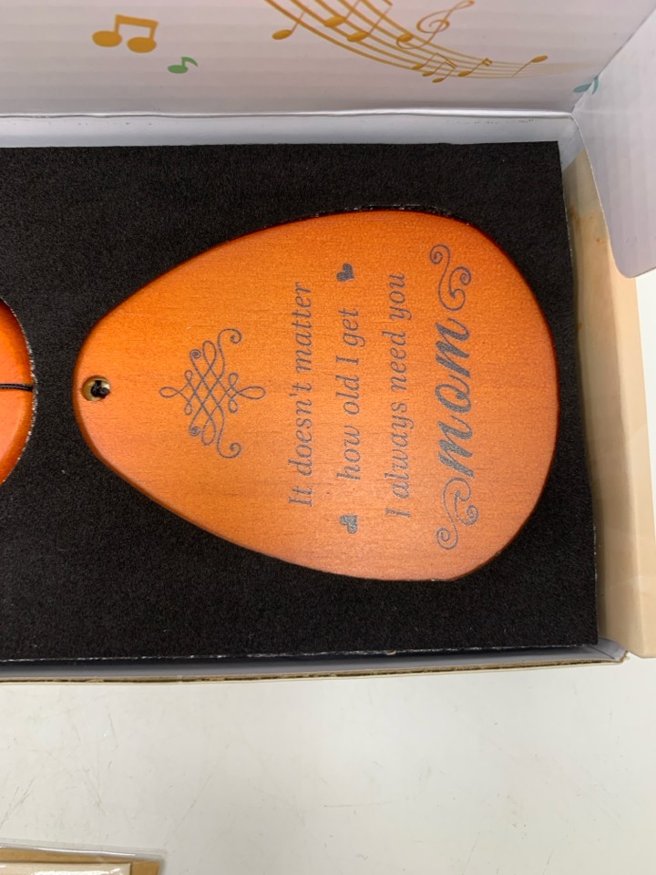 NIB MOM WINDCHIME.