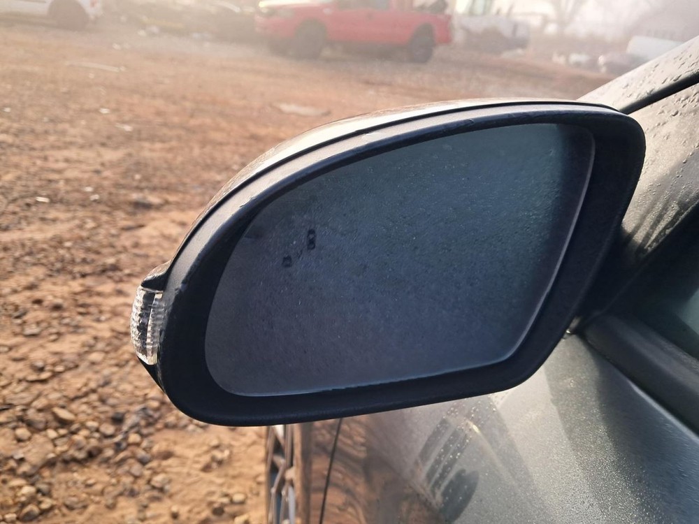 KONA 2022 Glove Box 4872136