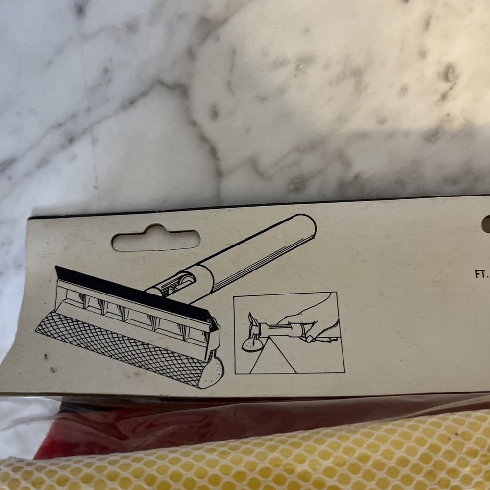 Stonebridge Squeegee with Sprayer 8in Rubber Blade