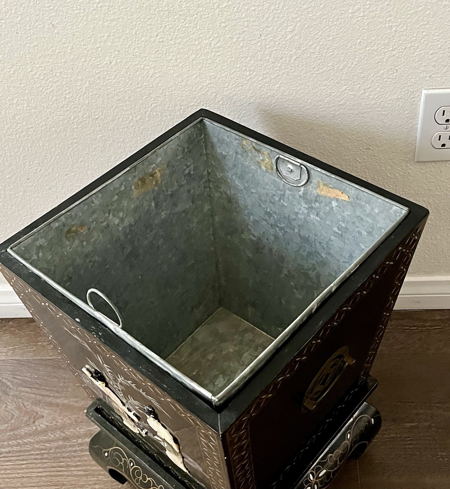 Chinese Black Lacquer Planter/bin/trash Can With Mother-of-pearl Figures 17”