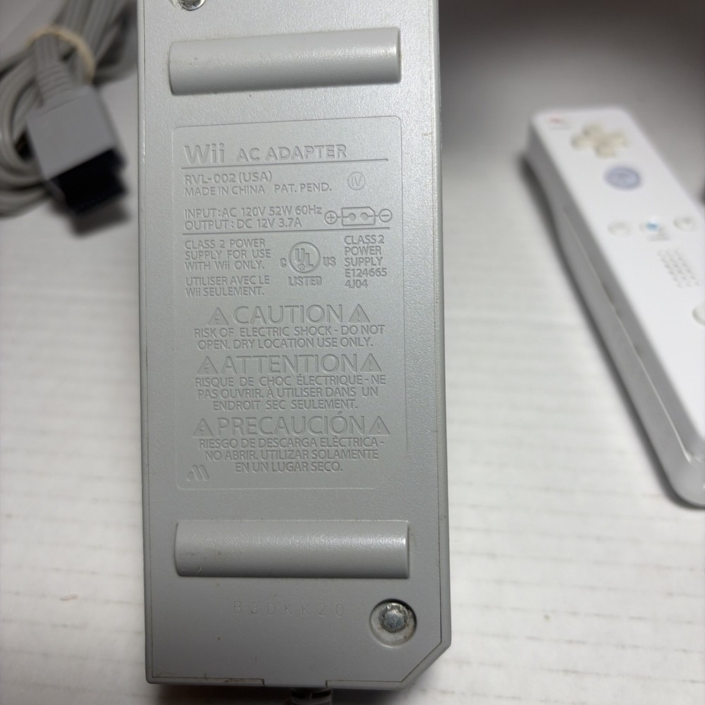 Nintendo Wii Video Game Console Working With Cables, 1 Controller. Read