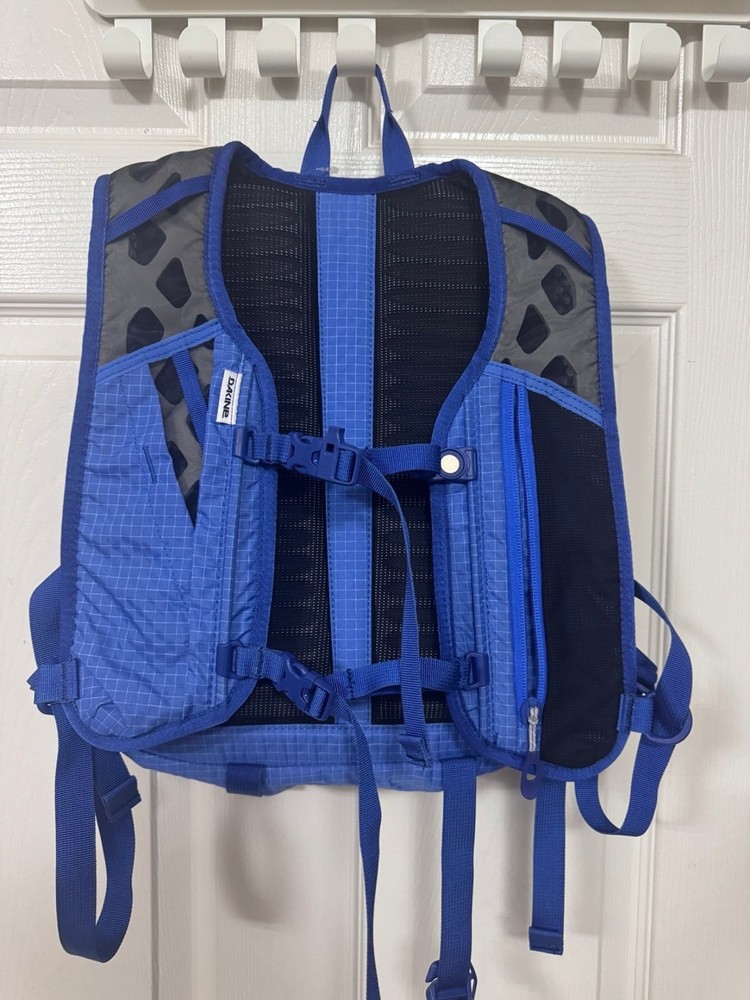 Dakine Syncline 8L Hydration Pack NWT