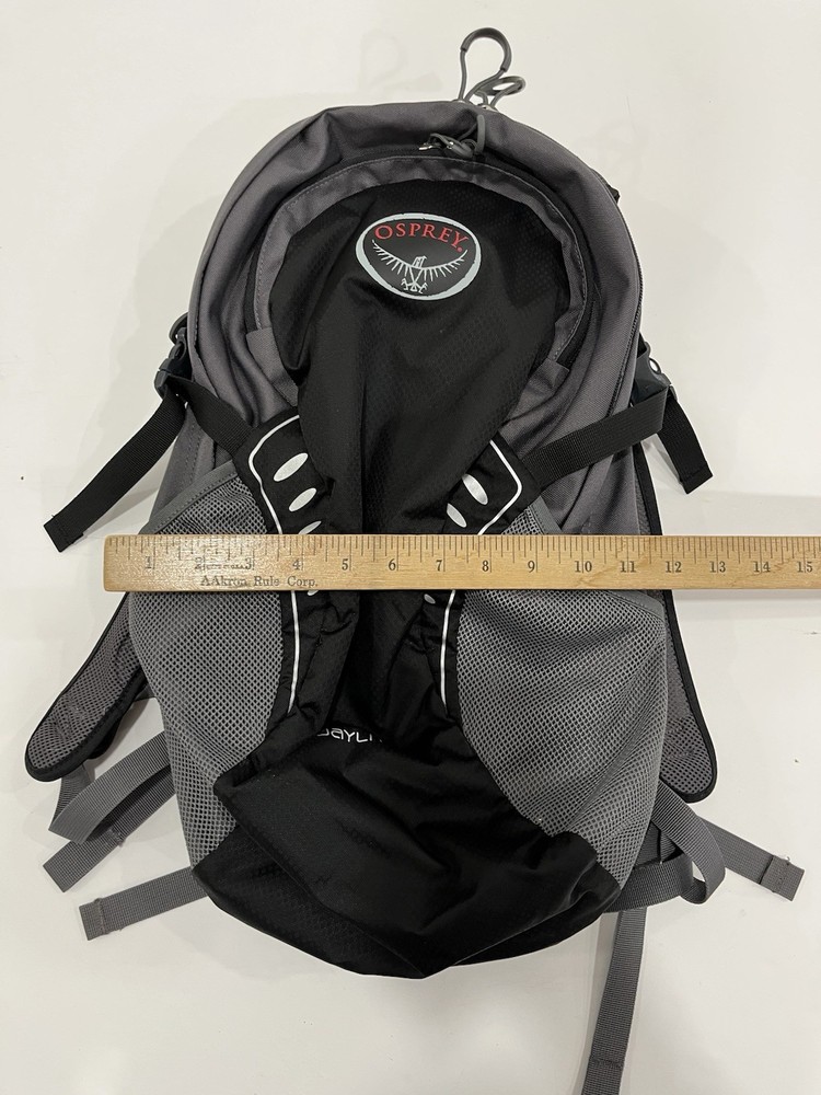 Osprey Daylite Hiking H2O Hydration Backpack Daypack Bag Black/Gray EUC