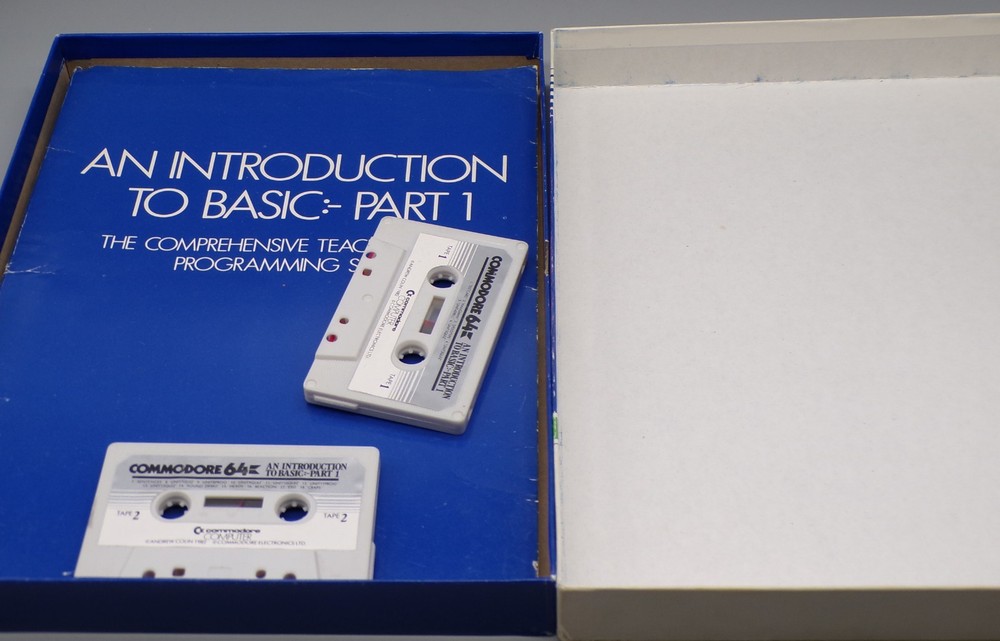 Vintage COMMODORE 64 software cassette INTRODUCTION TO BASIC programing C64 !!!
